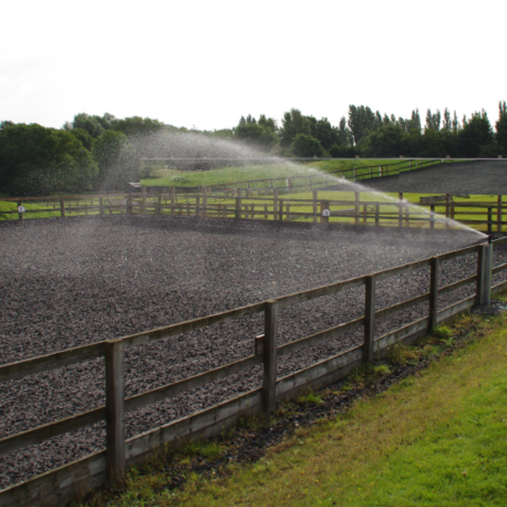 irrigação de pista equestre